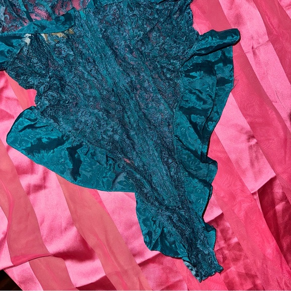 Vintage Victoria’s Secret Gold Label Completely Lace Elegant Ruffle Bodysuit - Picture 9 of 16